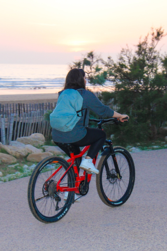 2 vélos électriques + Location studio confortable Agadir avec piscine 7 jours