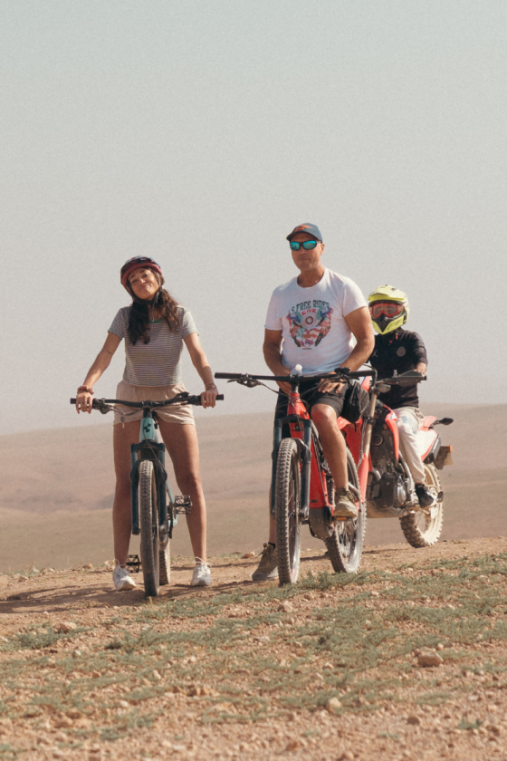 Louer ebike velo electrique desert Agafay Marrakech